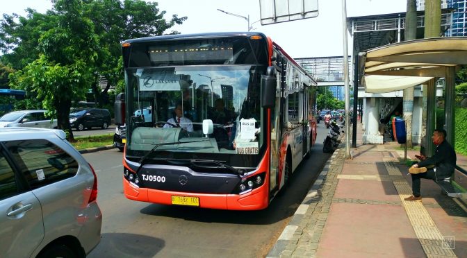 MERCEDES BENZ Y ALLISON ENTREGAN 250 BUSES EN INDONESIA