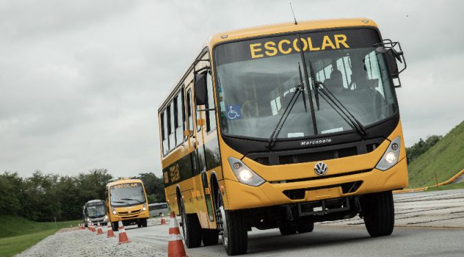 VOLKSWAGEN ENTREGA 300 BUSES A ESCUELAS EN BRASIL
