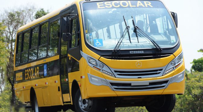 168 BUSES MERCEDES-BENZ LLEGAN A ESCUELAS EN BRASIL