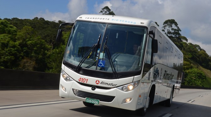 MERCEDES-BENZ LANZA EN BRASIL NUEVO CHASÍS DE MOTOR DELANTERO