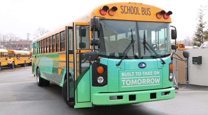 CRECE EL INTERÉS EN LOS BUSES ESCOLARES ELÉCTRICOS BLUE-BIRD EN EE.UU.