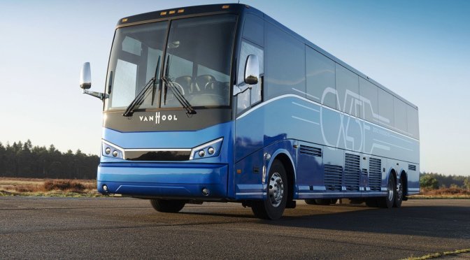 VAN HOOL ENVÍA SU PRIMER AUTOBÚS ELÉCTRICO RUMBO A ESTADOS UNIDOS