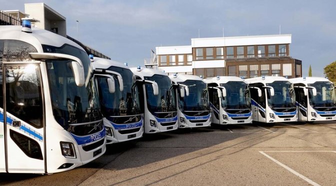 POLICÍA ALEMANA RECIBE 8 BUSES VOLVO 9700