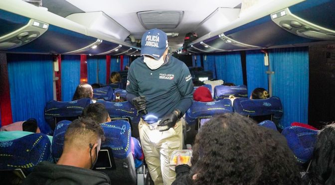 AUTORIDADES MIGRATORIAS DAN GOLPE A TRÁFICO DE MIGRANTES EN BUSES INTERMUNICIPALES
