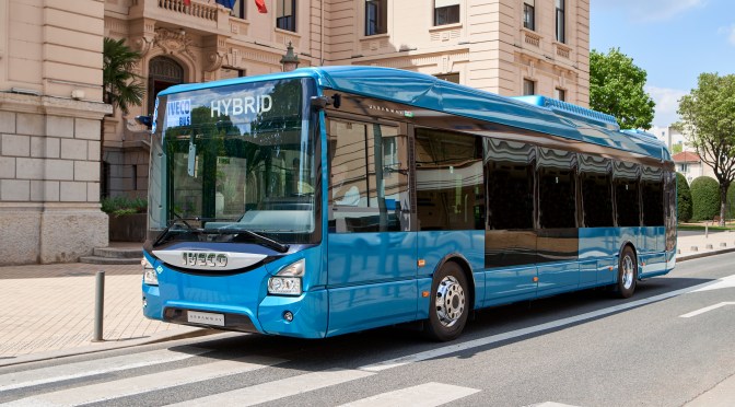 IVECO LANZÓ SU NUEVA TECNOLOGÍA HÍBRIDA PARA LOS BUSES CREALIS Y URBANWAY
