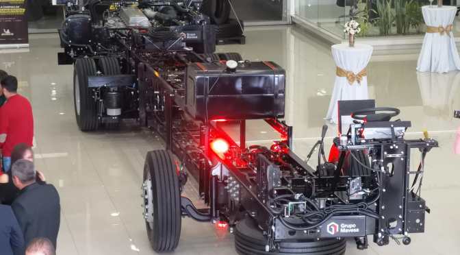 HINO LANZA EN ECUADOR SU CHASIS RM1 RODOVIARIO PARA SEGMENTO DE LARGA DISTANCIA