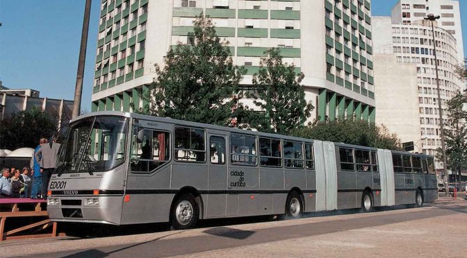 SE CUMPLEN 30 AÑOS DE LA APARICIÓN DE LOS AUTOBUSES BIARTICULADOS