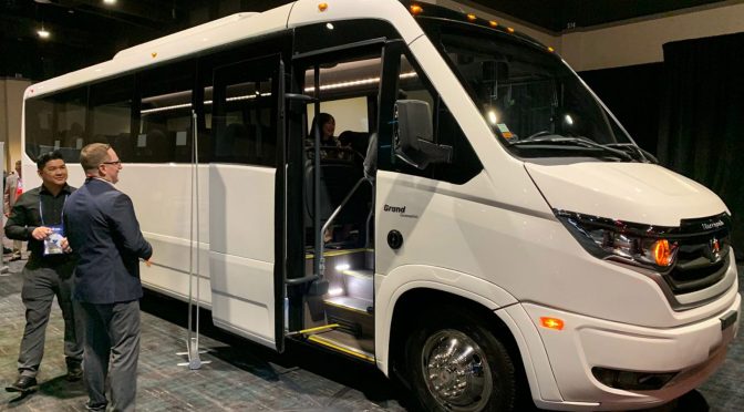 MARCOPOLO SE LUCE EN ESTADOS UNIDOS PRESENTANDO UN MIDI-BUS DISEÑADO PARA ESE MERCADO