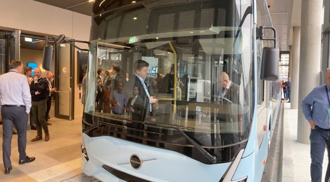 Volvo Buses ingresa al segmento de autobuses eléctricos interurbanos con la plataforma BZR