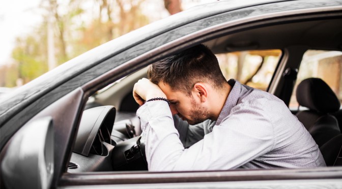 Consejos clave para protegerse de estafas al comprar seguros de carros en línea