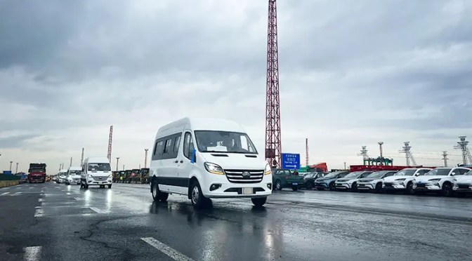 Yutong Bus refuerza su presencia en América Latina con la entrega de 500 furgonetas V6