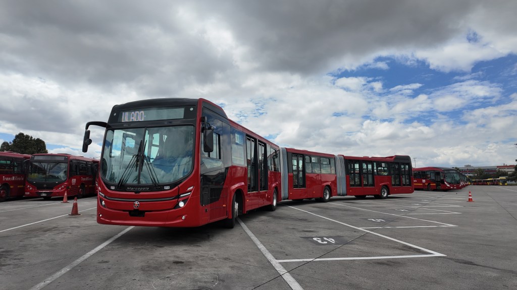 Marcopolo Superpolo25 años moviendo el corazón de nuestras ciudades